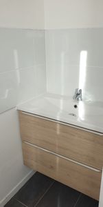 STUDIO 21 m² en rez -chaussée secteur Paix ,bus devant, au calme. - Photo 3