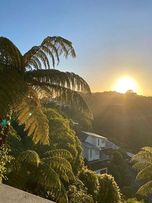 3 Bedroom Flat in Highbury - Photo 1