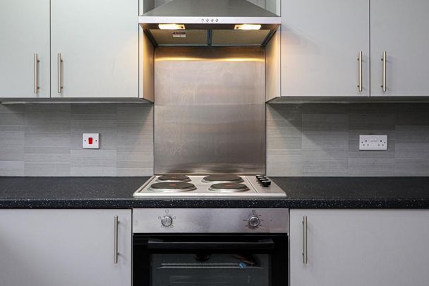 2 bedroom flat to rent - Photo 1