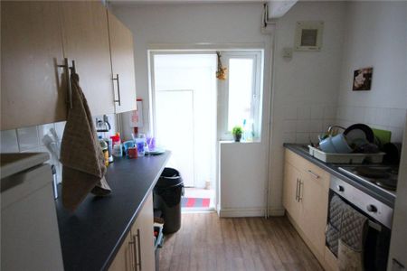 4 bedroom terraced house to rent - Photo 2