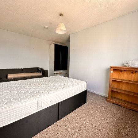 Churchill Avenue, Kenilworth, CV8 - Photo 1