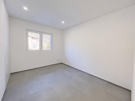 Elegant new villa with garden - Photo 4