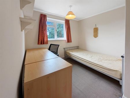 3 bedroom semi-detached house to rent - Photo 5