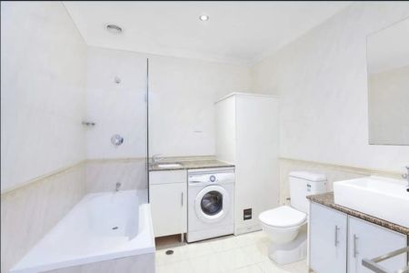 SPACIOUS 2 BEDROOM APARTMENT IN THE HEART OF CBD - Photo 5