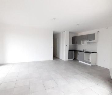 Location Appartement 4 pièces 78m² LA ROCHELLE 17000 - Photo 2