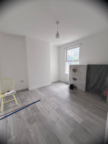 1 Bed Flat, Avenue Road, E7 - Photo 3