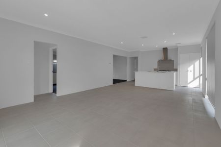 Four Bedroom Family Home in Baldivis - Photo 2