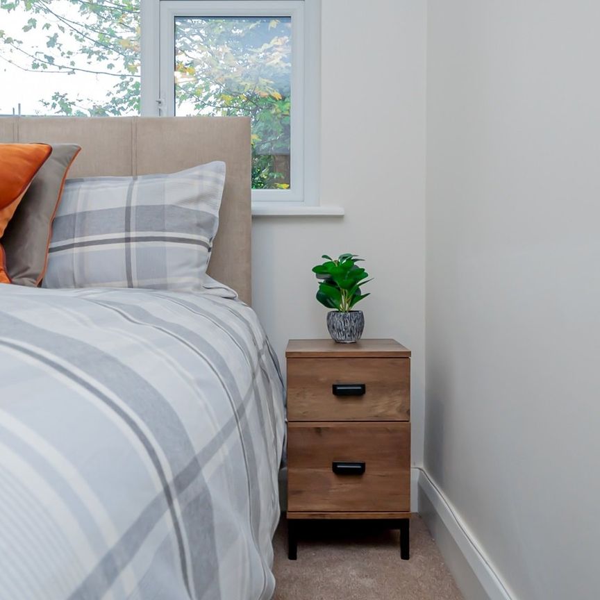 2 Bed Flat, Brighton Road, CR8 - Photo 1