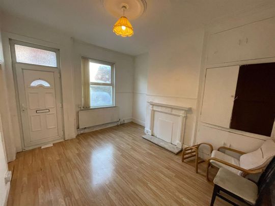 Linden Avenue, Leeds - Photo 1