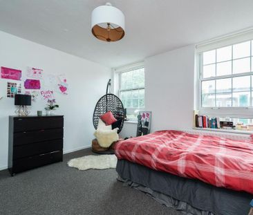4 bedroom flat to rent - Photo 2