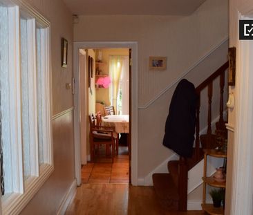 Sunny room in 4-bedroom apartment in Firhouse, Dublin - Photo 1
