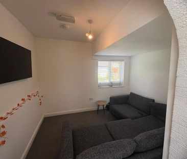 1 bedroom in a house share to rent - Photo 2
