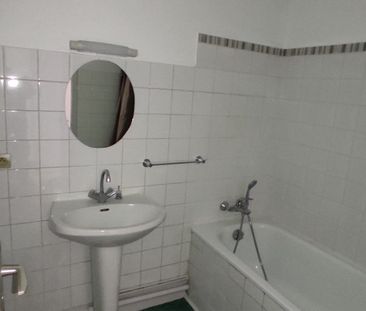 Location Appartement 3 pièces 76m² ARGENTON SUR CREUSE 36200 - Photo 4