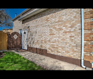 For Lease - 34 Coldstream Crescent Unit# Unit 02, Richmond Hill, On... - Photo 1