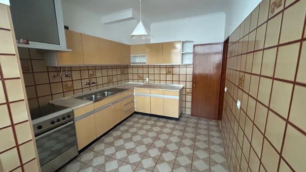 Room in a shared 3-bedroom apartment for rent in Odivelas - Foto 1