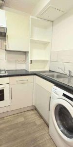 Richards Way, Slough, SL1 - Photo 3