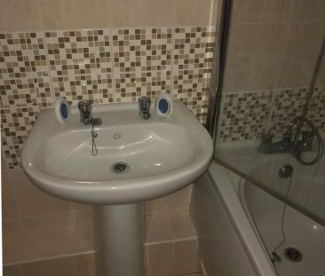 Flat 1, 90 West Crescent, Gravesend, DA12 2AB - Photo 4