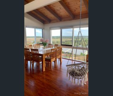 Spacious Family Home with Stunning Views - Photo 2