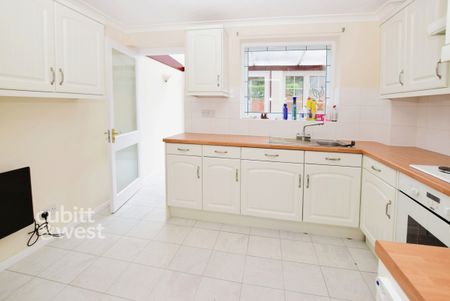 2 bedroom end of terrace house to rent - Photo 2