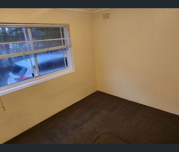 Popular yet quiet location - Photo 5