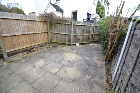 3 bedroom end of terrace house to rent - Photo 4