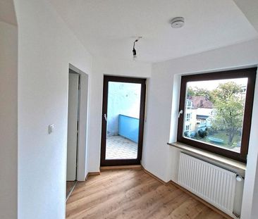 Hell, zentral, saniert! 2-Zi-Wohnung Balkon, Küche, Garage - Foto 1