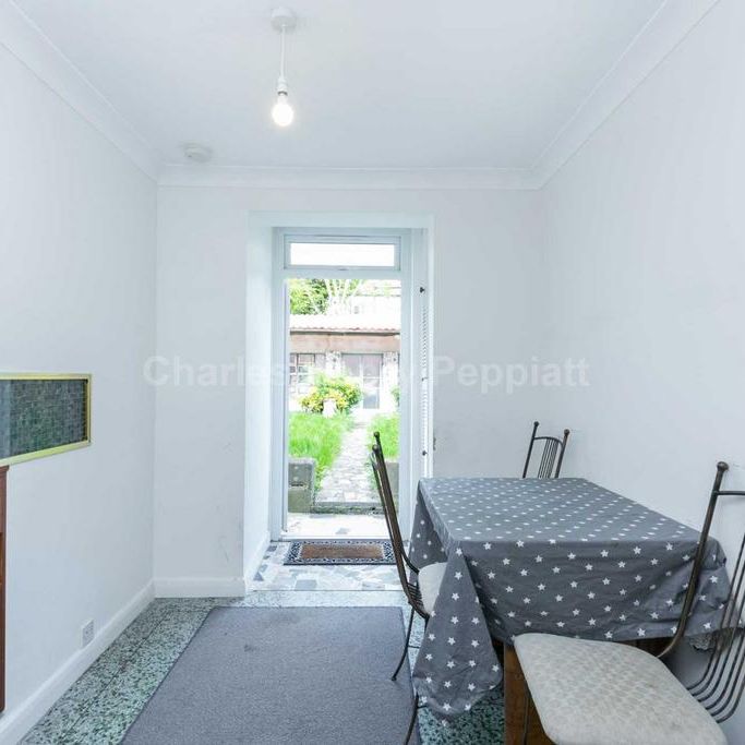 1 bedroom in a house share to rent - Photo 1