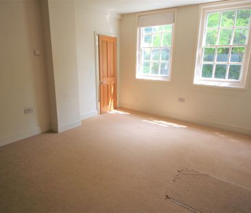 Sir Isaacs Walk, Colchester - Photo 2