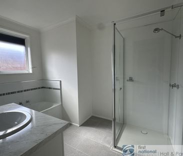 61 Gleneagles Drive, Endeavour Hills - Photo 3