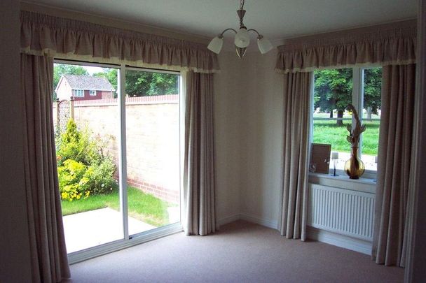 4 bedroom detached house to rent - Photo 1