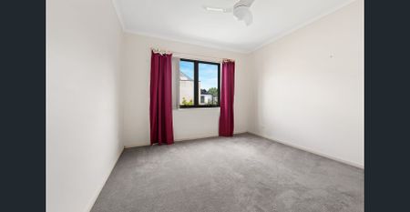 Sunny and spacious! - Photo 5