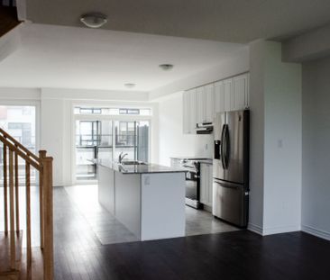 For Lease - 2481 BADGER Crescent Unit# 4, Oakville, Ontario - Photo 3