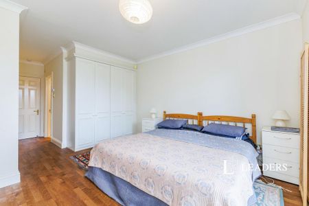 3 bedroom flat to rent - Photo 3