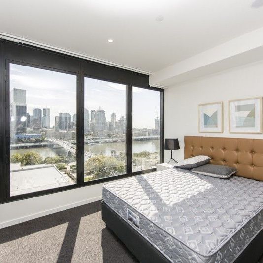 Stunning unfurnished 15th floor apartment with river and city views - Photo 1