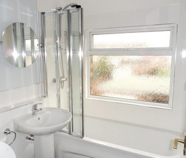 2 bedroom end of terrace house to rent - Photo 3