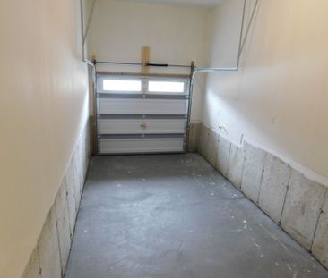 For Lease - 18 Conarty Crescent, Whitby, Ontario - Photo 6