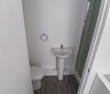 Room in a Shared House, Kingston Road, LU2 - Photo 6
