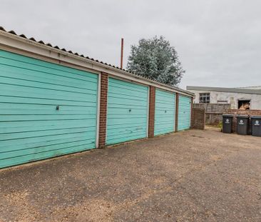 2 bedroom ground floor flat to rent - Photo 4