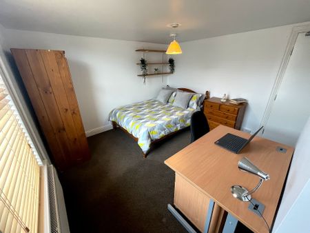 3 Bedrooms, 19 Carmelite Road – Student Accommodation Coventry - Photo 3