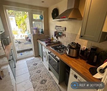 3 bedroom terraced house to rent - Photo 6