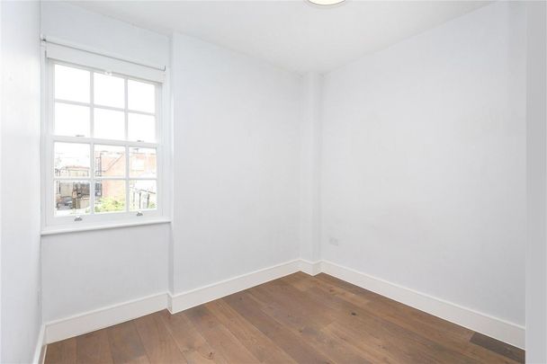 3 bedroom house in London - Photo 1