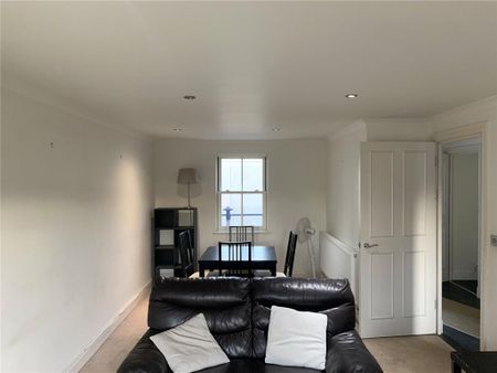 3 bedroom ground floor flat to rent - Photo 2