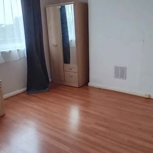 Room in a Shared Flat, Wendover Court, W3 - Photo 2