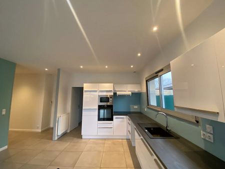 POMPIGNAC - MAISON 3 CHAMBRES AVEC JARDIN ET ABRI GARAGE - Photo 2