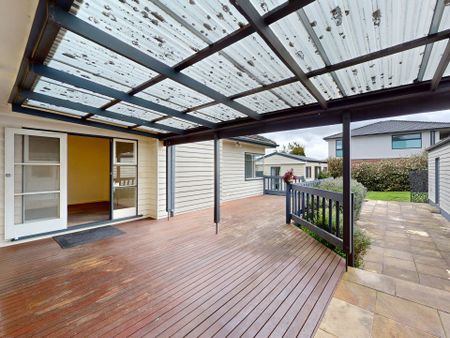 Charming Family Home with Self-Contained Bungalow in Box Hill North - Photo 5