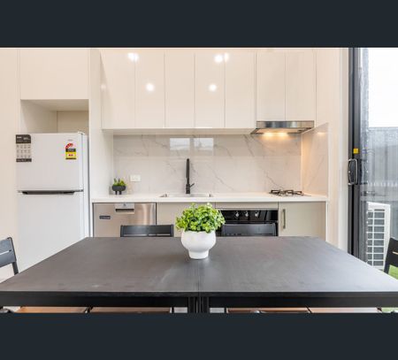 9 Duke Street, Sunshine, Vic 3020 - Photo 2