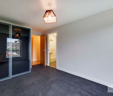 2 Connington Crescent, E4 - Photo 6