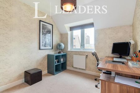 4 bedroom detached house to rent - Photo 3