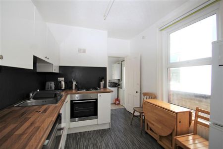 4 bedroom terraced house to rent - Photo 5