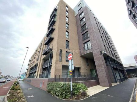 Middlewood Plaza, Craven Street, M5 - Photo 3